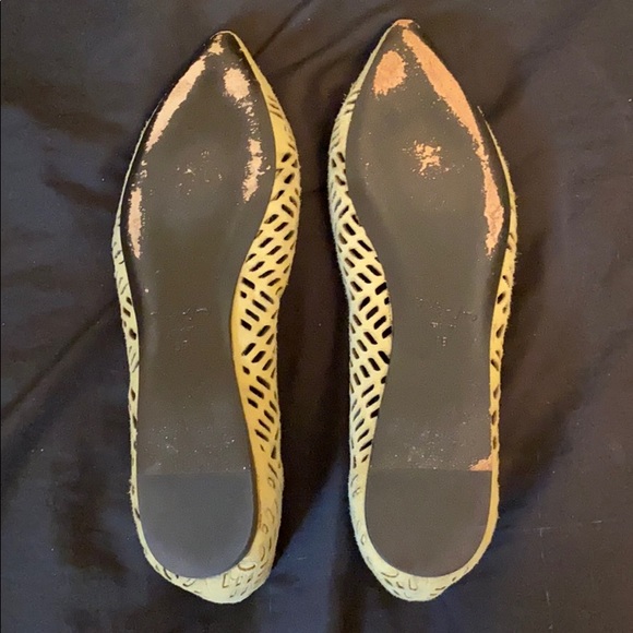 Elizabeth & James yellow suede flats - Picture 3 of 4
